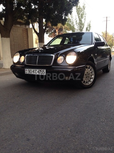 Mercedes E 220 1998, 288,000 km - 2.2 l - Sumqayıt