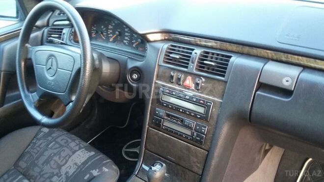 Mercedes E 230 1996, 267,911 km - 2.3 l - Bakı