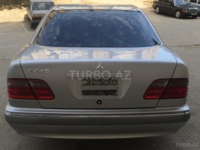Mercedes E 240 2001, 184,000 km - 2.4 l - Bakı