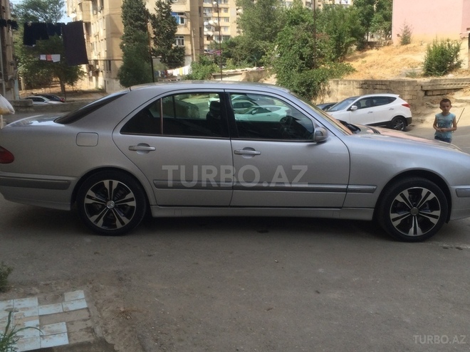 Mercedes E 240 2001, 184,000 km - 2.4 l - Bakı