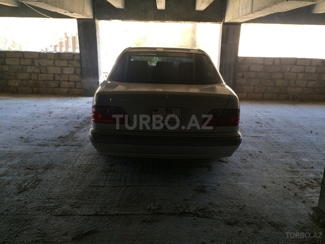 Mercedes E 240 2001, 184,000 km - 2.4 l - Bakı