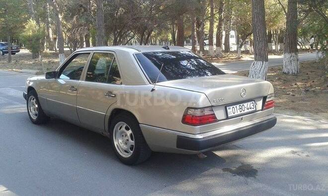 Mercedes E 200 1992, 225,000 km - 2.0 л - Sumqayıt