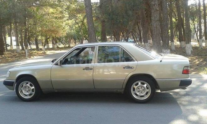 Mercedes E 200 1992, 225,000 km - 2.0 л - Sumqayıt