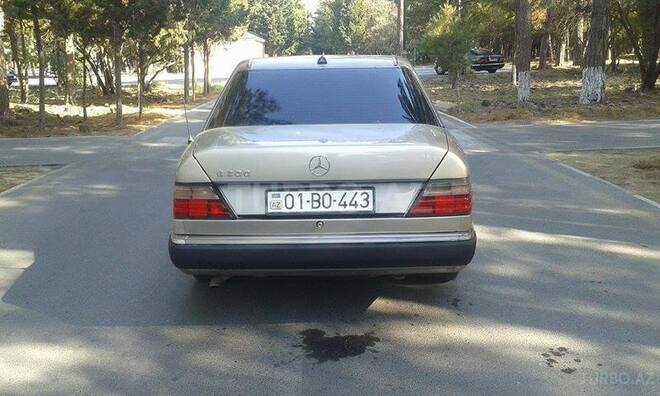 Mercedes E 200 1992, 225,000 km - 2.0 л - Sumqayıt