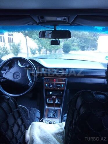 Mercedes E 200 1994, 272,300 km - 2.0 l - Bakı