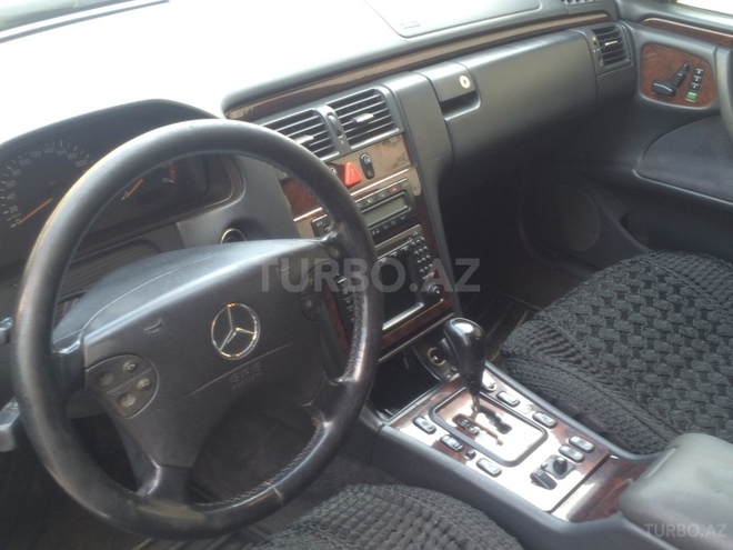 Mercedes E 240 2001, 184,000 km - 2.4 l - Bakı