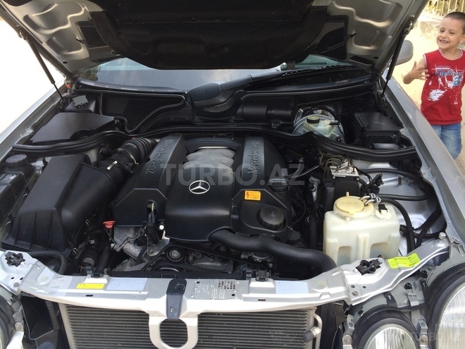 Mercedes E 240 2001, 184,000 km - 2.4 l - Bakı
