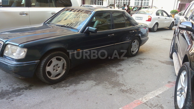 Mercedes E 280 1995, 300,960 km - 2.8 l - Bakı
