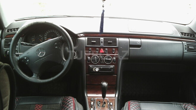 Mercedes E 220 2000, 315,000 km - 2.2 л - Gəncə