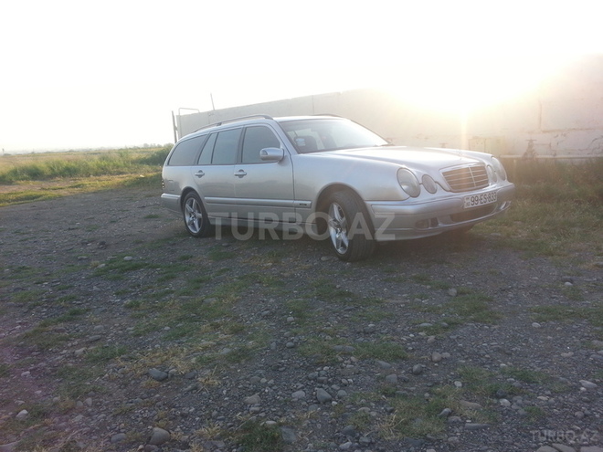 Mercedes E 220 2000, 315,000 km - 2.2 л - Gəncə