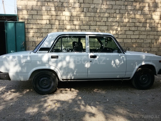 LADA (VAZ) 2107 1999, 40,000 km - 1.6 l - Quba