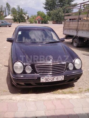 Mercedes E 240 2002, 340,000 km - 2.6 л - Yevlax