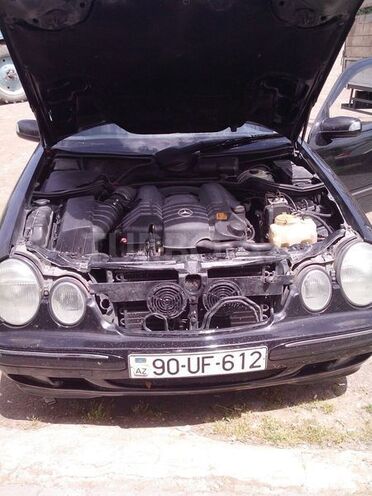 Mercedes E 240 2002, 340,000 km - 2.6 л - Yevlax