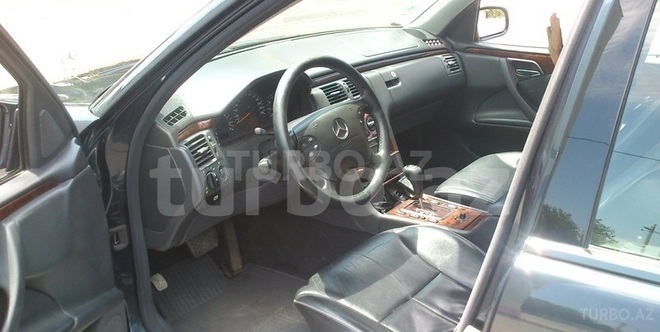 Mercedes E 240 2002, 340,000 km - 2.6 л - Yevlax