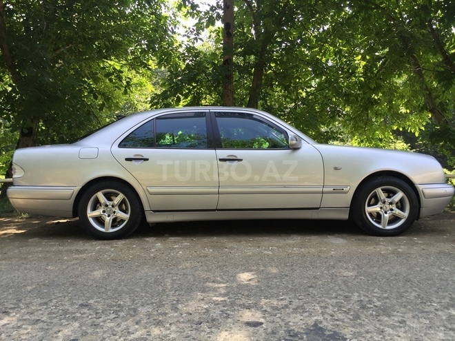 Mercedes E 240 1998, 180,000 km - 2.4 л - Quba