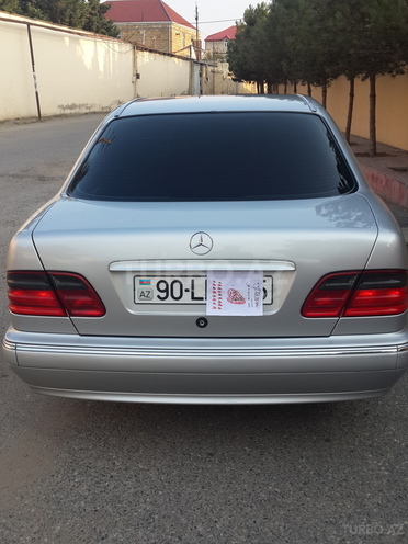 Mercedes E 220 2000, 367,000 km - 2.2 л - Ucar
