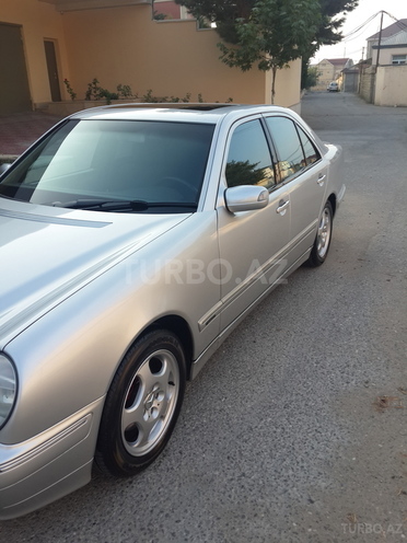 Mercedes E 220 2000, 367,000 km - 2.2 л - Ucar