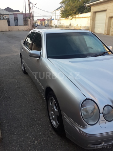 Mercedes E 220 2000, 367,000 km - 2.2 л - Ucar