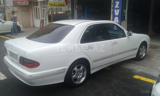 Mercedes E 220 2001, 250,000 km - 2.2 l - Bakı
