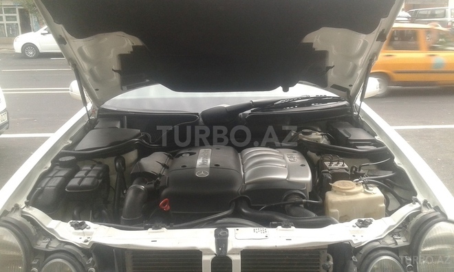 Mercedes E 220 2001, 250,000 km - 2.2 l - Bakı