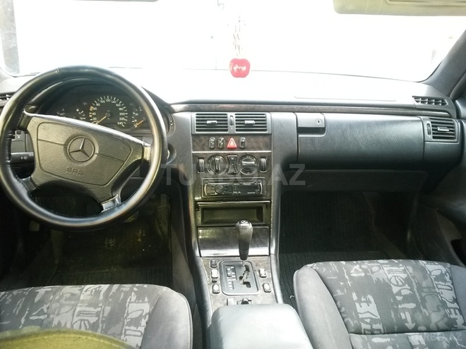 Mercedes E 230 1997, 275,000 km - 2.3 l - Sumqayıt
