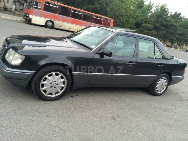 Mercedes E 220 1994, 241,041 km - 2.2 l - Bakı