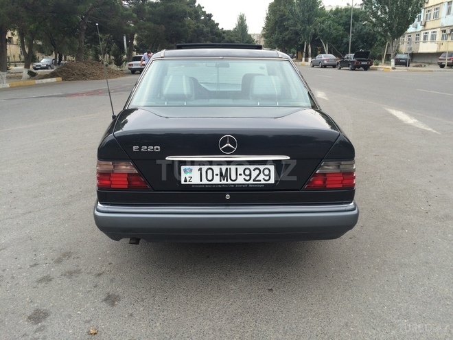 Mercedes E 220 1994, 241,041 km - 2.2 l - Bakı