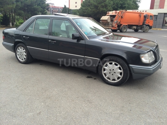 Mercedes E 220 1994, 241,041 km - 2.2 l - Bakı