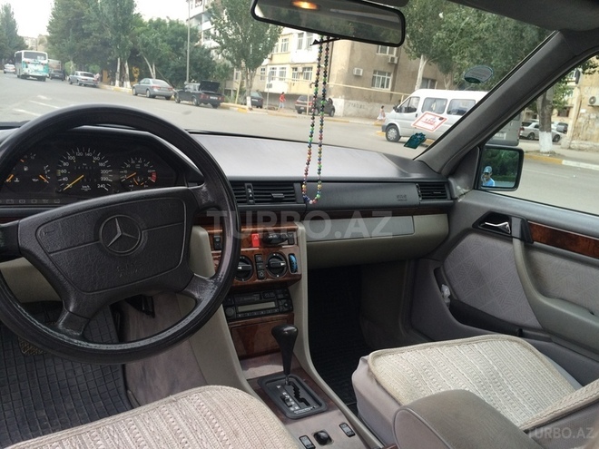 Mercedes E 220 1994, 241,041 km - 2.2 l - Bakı