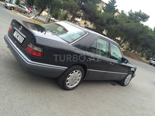 Mercedes E 220 1994, 241,041 km - 2.2 l - Bakı