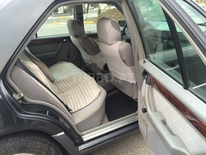 Mercedes E 220 1994, 241,041 km - 2.2 l - Bakı