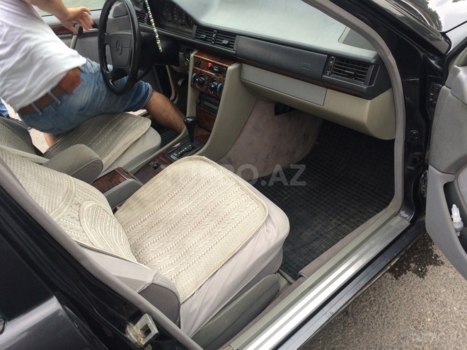 Mercedes E 220 1994, 241,041 km - 2.2 l - Bakı