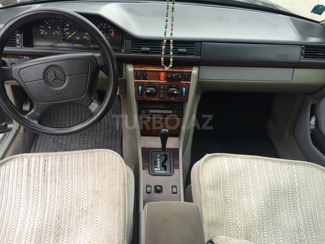 Mercedes E 220 1994, 241,041 km - 2.2 l - Bakı