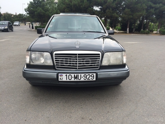 Mercedes E 220 1994, 241,041 km - 2.2 l - Bakı
