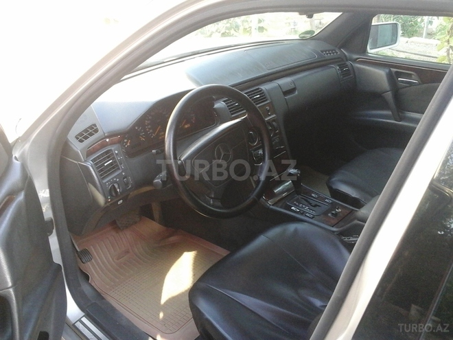 Mercedes E 230 1996, 267,775 km - 0.2 л - Bakı
