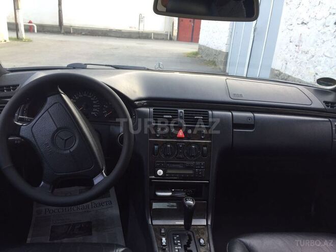 Mercedes E 200 1998, 249,000 km - 2.0 l - Göyçay