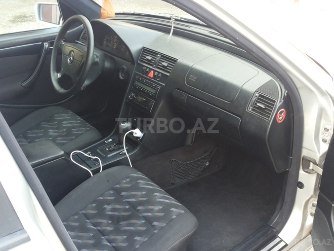 Mercedes C 220 2000, 320,000 km - 2.2 l - Biləsuvar
