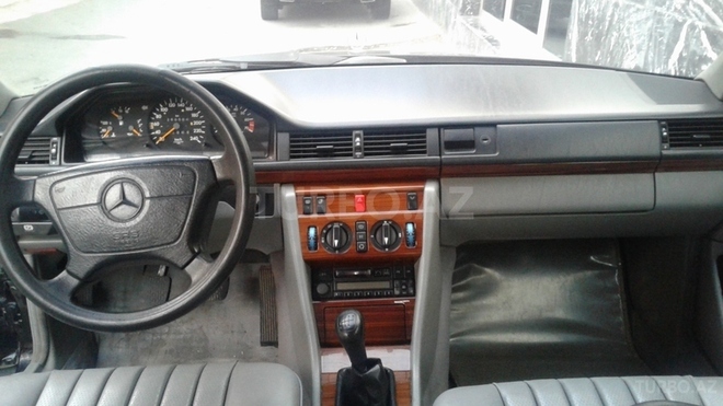 Mercedes E 220 1994, 270,000 km - 2.2 l - Bakı