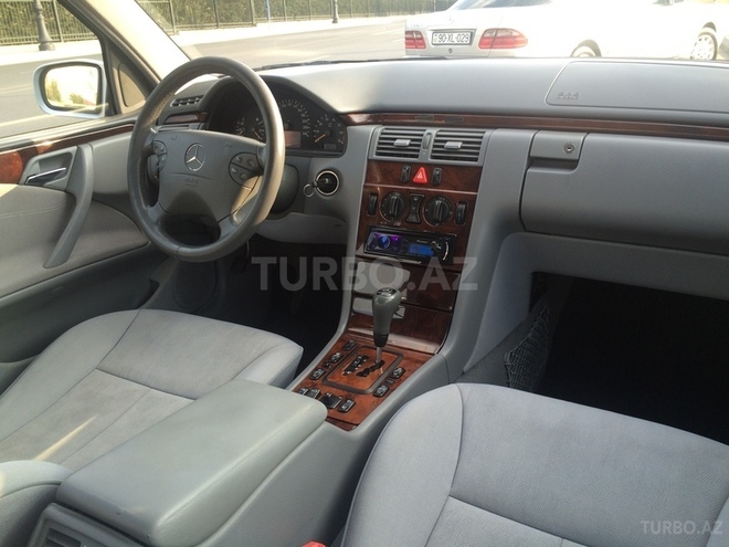 Mercedes E 200 1999, 251,000 km - 2.0 l - Bakı
