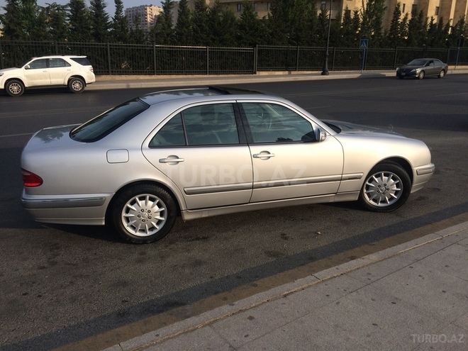 Mercedes E 200 1999, 251,000 km - 2.0 l - Bakı