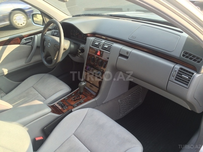 Mercedes E 200 1999, 251,000 km - 2.0 l - Bakı
