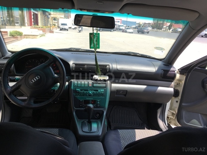 Audi A4 1998, 215,000 km - 1.8 l - Bakı