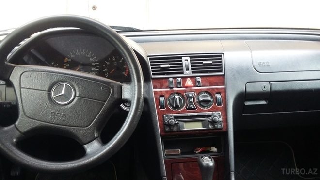 Mercedes C 220 2000, 228,000 km - 2.2 л - Bakı