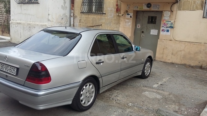 Mercedes C 220 2000, 228,000 km - 2.2 л - Bakı