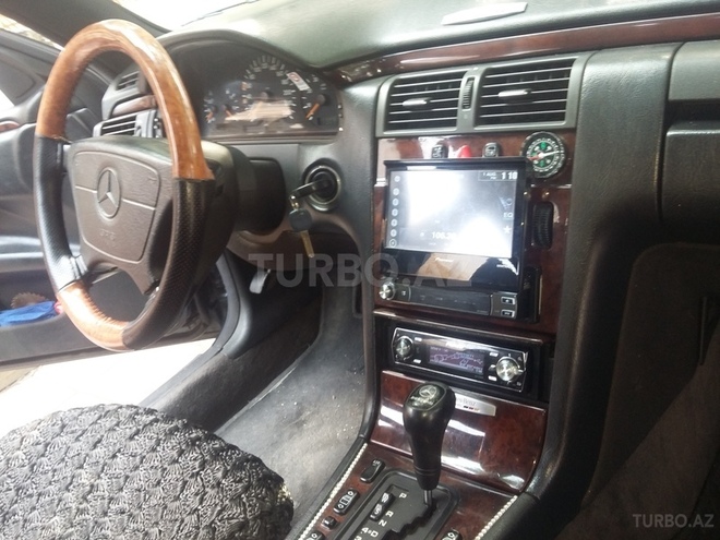 Mercedes E 230 1997, 240,000 km - 2.3 l - Sumqayıt