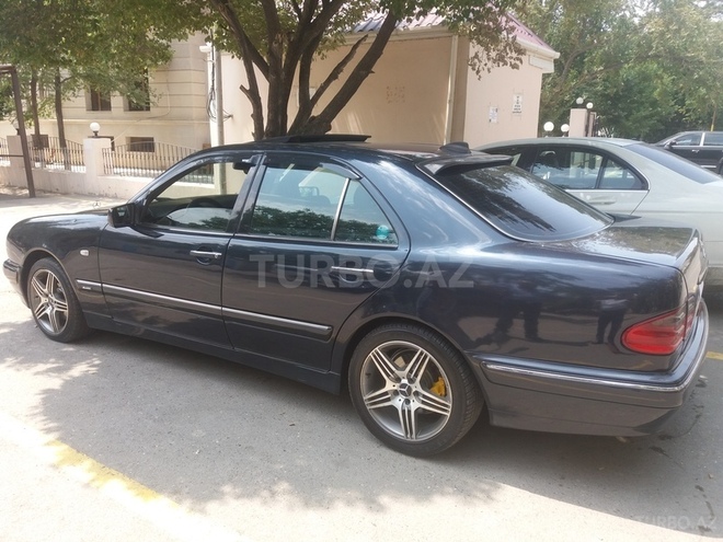 Mercedes E 240 1999, 320,000 km - 2.4 л - Sumqayıt