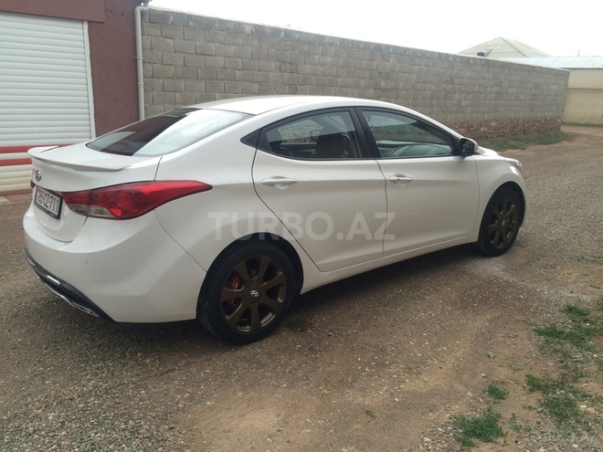 Hyundai Elantra 2012, 120,000 km - 1.8 l - Culfa