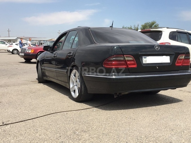 Mercedes E 280 2000, 222,000 km - 2.8 л - Sumqayıt