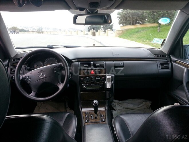 Mercedes E 270 1999, 230,000 km - 2.7 l - Bakı
