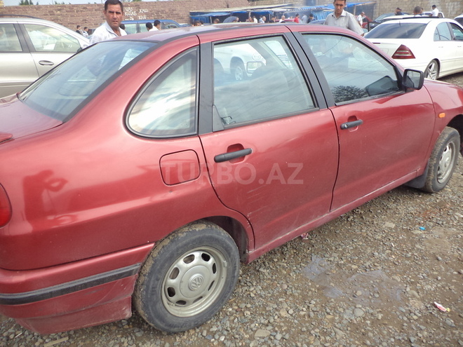 Volkswagen Polo 1995, 390,000 km - 1.4 l - Gəncə